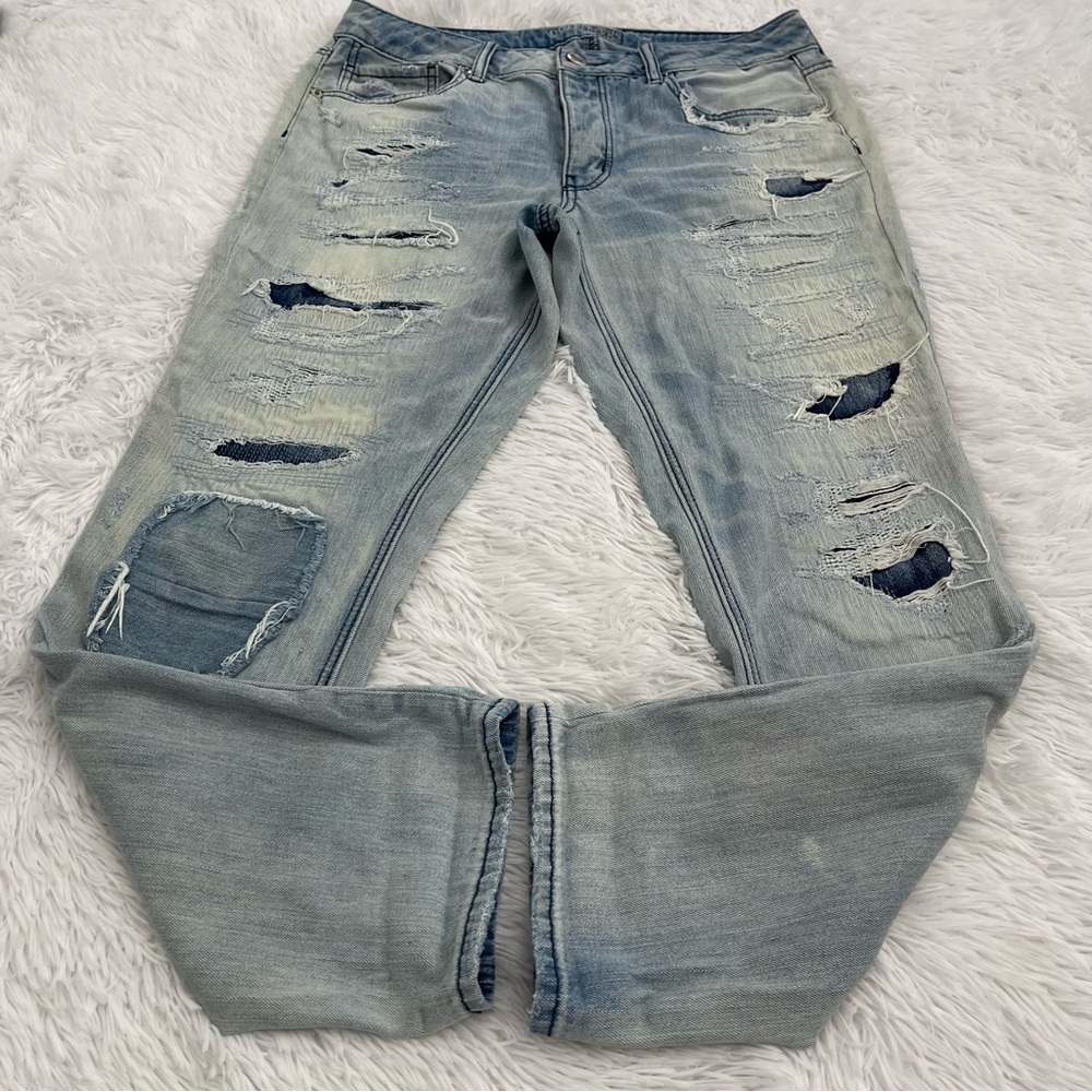AMERICAN EAGLE WOMENS JEANS SIZE 8 , DISTRESSED, VERY GOOD CONDITION, PR…